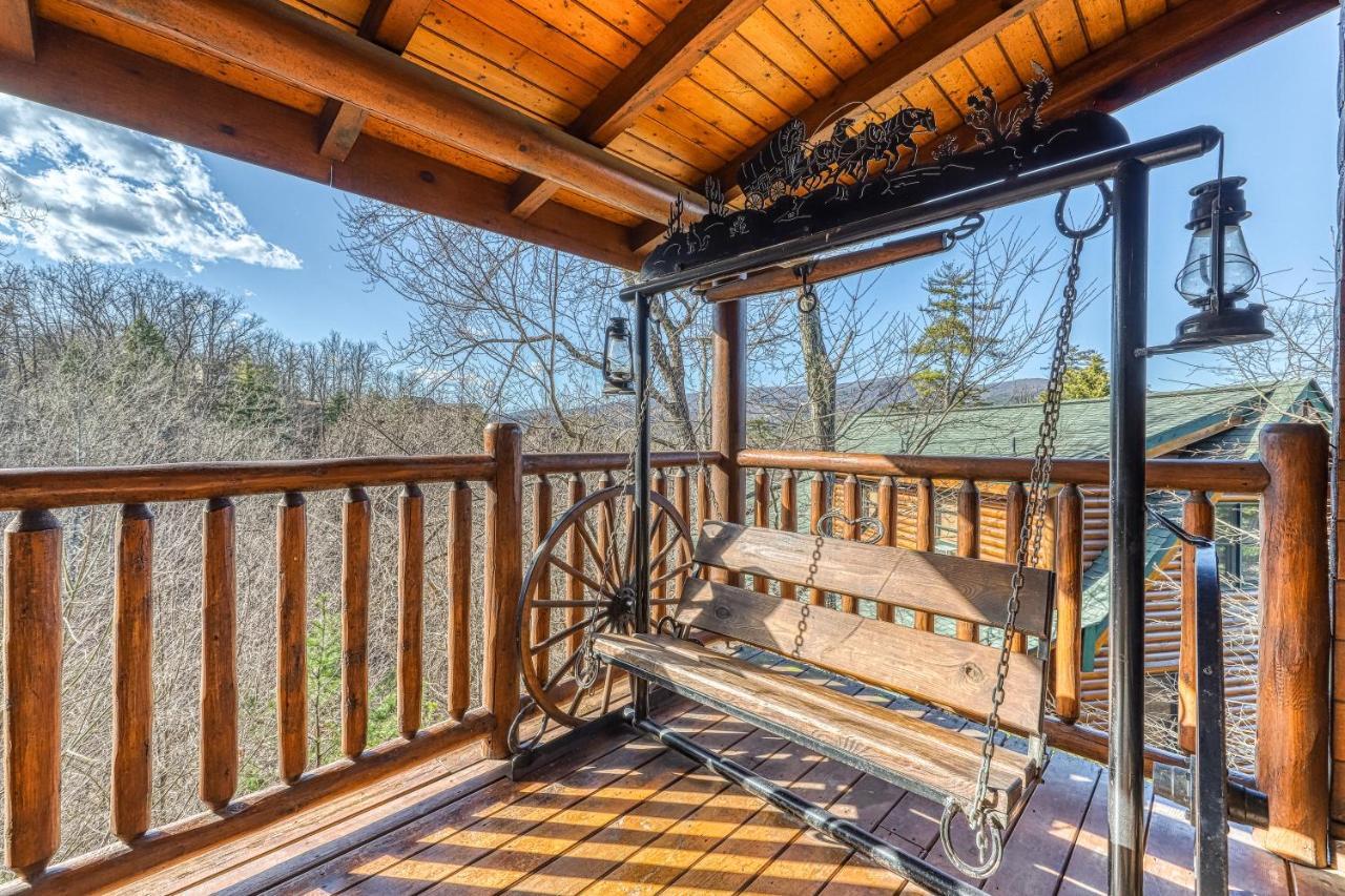 Crazy Horse Villa Pigeon Forge Exterior photo