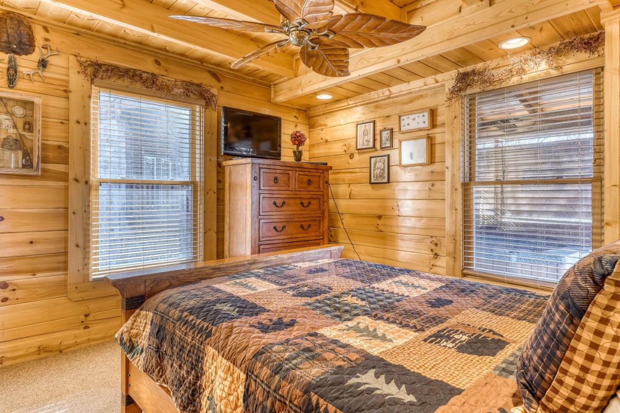 Crazy Horse Villa Pigeon Forge Exterior photo